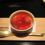 日本料理 晴山 - 和三盆のプリン、シャンパン煮のイチゴ、イチゴのジュレ掛け