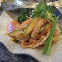 川崎名物 炭火焼肉 食道園 - ハチノス刺し