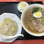 長陽 - 半炒飯とラーメン