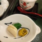 Aduma sou - 香物:沢庵、胡瓜、からし茄子