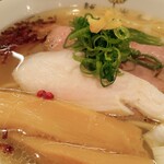 麺に光を 離れ - 