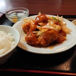 Chuukaryouri Oukarou - 酢豚のセット、ご飯半分。880円税込。