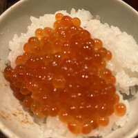 日本料理 太月 - 質高く量少な目コース２３１００円。新米にイクラの醤油漬け。土鍋で炊き上げた新米に、新物のイクラ、鉄板とも言える味わいです（╹◡╹）（╹◡╹）