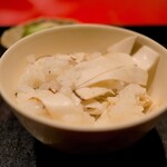 にくの匠 三芳 - 丹波の松茸をスライスして、たっぷりの松茸ご飯。