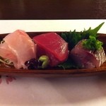 なる海 - 2000円コース お刺身（鯵、ソイ、鮪）
