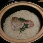 磯一 - ＜１３’０４＞天然のど黒土鍋めし、２人前。土鍋で炊いたご飯って美味しいですね！お焦げも出来てて嬉し～♪一膳目はこのままで、二膳目はお出汁をかけて頂きます～♪