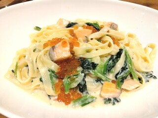 Jolly Pasta - フェットチーネ・サーモンといくらの明太子クリーム