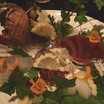 石の蔵 - 細かい細工の飾りが料理人の技量の高さを物語る