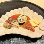 新ばし 星野 - ミニ八寸（ムカゴ、カマス塩焼き、柿なます、クワイチップ、ばちこ）