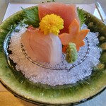 銀のすず - ◇お造り 氷の上に盛り付けられる 鮮魚は カジキマグロ/鯛 の二点盛り 添えるツマは 大葉/食用菊