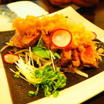 チャイニーズキッチン ヒゲクジラ - 「赤牛のたたき卸ポン酢」１４５０円