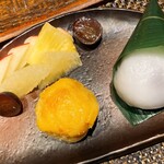 マグネットカフェ竹園 - 柳月堂の和菓子2種類