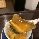 鳥田中 - 冷製コンソメ、生うに乗せ、煮凝り部分