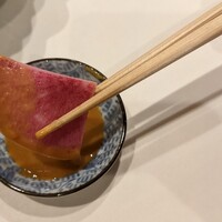 鮨 てつ也 - キリリとした辛さがゴマ醤油によく合う