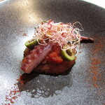 Ryoriya Takashima - 低温調理した明石産の子蛸 神戸市西区のアンデスレッドとノーザンルビーのハッシュドポテト  パプリカパウダー 玉ねぎ ハラペーニョ スプラウトキャベツ