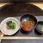 日本料理 直 - 香物と赤出し