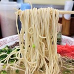 しぇからしか - ラーメン 麺バリカタ　きくらげ追加　麺リフト