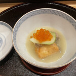 日本料理 直 - 海老芋と鮭、いくらの碗物