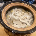 日本料理 直 - 信州産の松茸で香り良く栗も沢山入ってます。