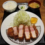 とんかつ KATSU 華 - 彩の国 黒豚ロース(200g 3,900円)
