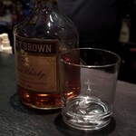 DEN - ロバートブラウン特級と顔のグラス