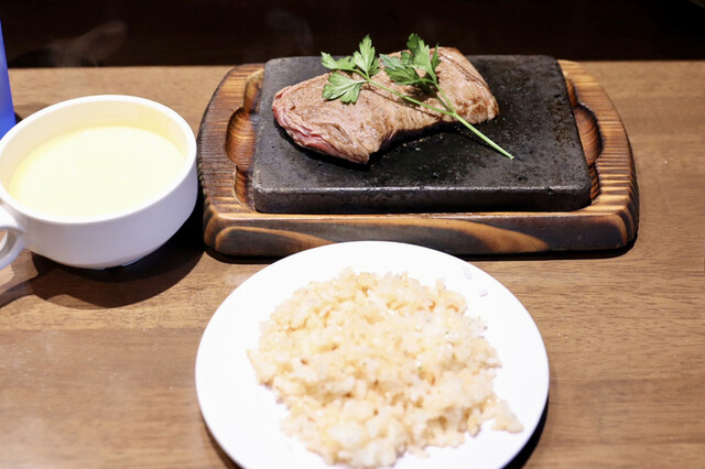 閉店】溶岩焼ステーキ＆お肉のせごはん MEAT THOUSAND - 藤が丘