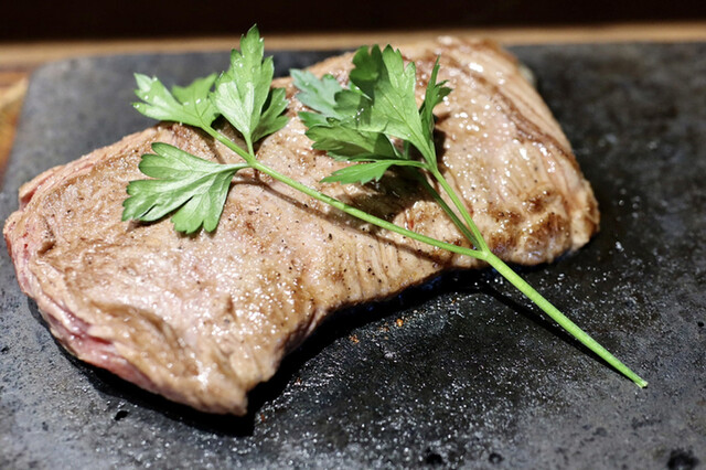 閉店】溶岩焼ステーキ＆お肉のせごはん MEAT THOUSAND - 藤が丘