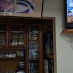 田村川魚店 - カウンター席から見る店内