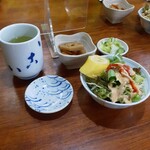 Ikoisushi - サラダ、小鉢、お新香など共通の副菜