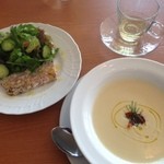 KITCHEN PINOT - 選べる前菜の中のパテとサラダ、友達の新玉ねぎのポタージュスープ