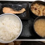 吉野家 - 牛鮭定食 657円