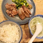 Shodai Gyuu Tan Akabee - 牛タンと豚タンの合盛り定食