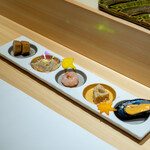 鮨 博多まつもと - 里芋の揚げ煮 白魚ポン酢 甘海老の酒盗和え、真鯛の酒盗 蓮根の胡麻和え ムール貝の酒蒸し