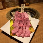 個室型焼肉　鞍牟 - 特上カルビ～三角バラ～2人前