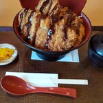 Teuchi Tonkatsu Katsuya - マウンテンかつ丼￥1,100。かつ３枚・・・