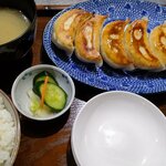 Gyouza No Hanaya - 当店人気№1の餃子ライスセット！青森から取り寄せている低臭ニンニクだから口臭の心配は無用です