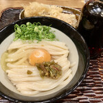 うどん 丸香 - 青唐辛子の醤油うどん（卵入り）640円、かしわ天320円