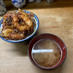 天ぷら 中山 - 天丼（1,320円）。味噌汁 ＆ お新香付き。