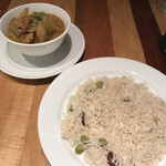 ヒマラヤテーブル - 日替わりカレーとプラウ。オススメだけあって上手いことカレーに合ってました☆