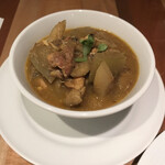 ヒマラヤテーブル - この日の日替わりは冬瓜とごぼう、チキン。具材がゴロゴロなカレーが好きなんです(^_^)