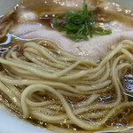 Raxamensenichi - 中太ストレート麺と中華そば無限の様なロース肉のレアチャーシュー。スープの熱さですぐに普通のロース肉になります。