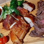 自然派バル Vin - 鶏と牛肉のグリル（肉質は微妙）