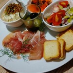 自然派バル Vin - 前菜盛り合わせ（普通）