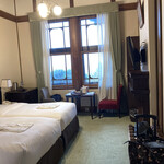 奈良ホテル - 本館スタンダードツイン　タウン側21.8平米
      天井まで4m