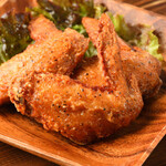 串かつハウス ヨッすぅいーん家 - 鳥の手羽先唐揚げ