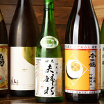 串かつハウス ヨッすぅいーん家 - 日本酒ボトル集合