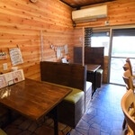 串かつハウス ヨッすぅいーん家 - 内観テーブル2