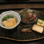 やさい料理 つむぎや - ホタルイカの花山椒ジュレ掛け美味し