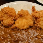 コ・ビアン - チキンカツカレーには一口サイズに近い大きさですがチキンフライが3個のってましたw