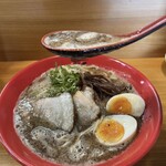 Hakata Shimpuu - 黒マー湯豚骨ラーメン